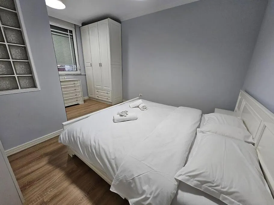 Central Apartment With Balcony 1 Tirana 0*,  Albania
