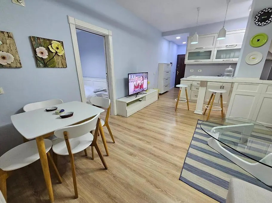 Central Apartment With Balcony 1 contacts